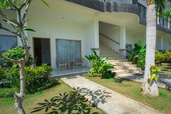 Lovina Beach Club & Resort