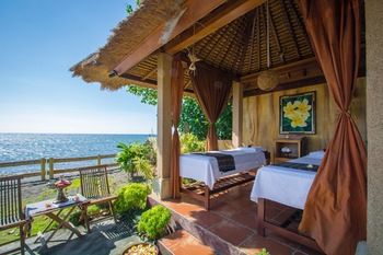 Lovina Beach Club & Resort