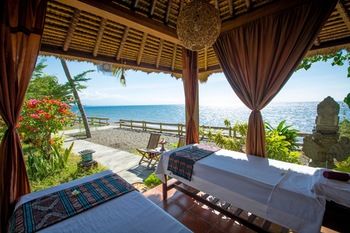 Lovina Beach Club & Resort