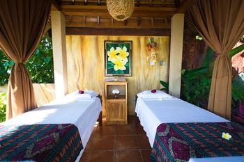 Lovina Beach Club & Resort