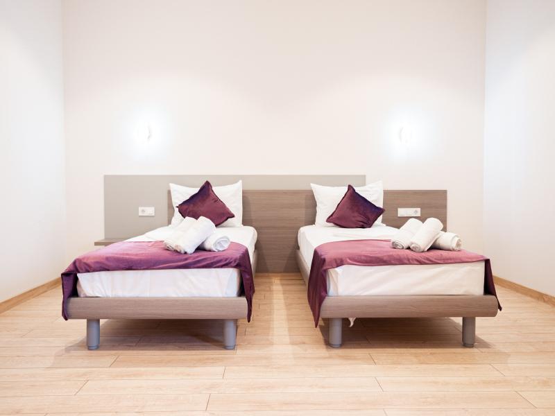 5 Wood Hotel