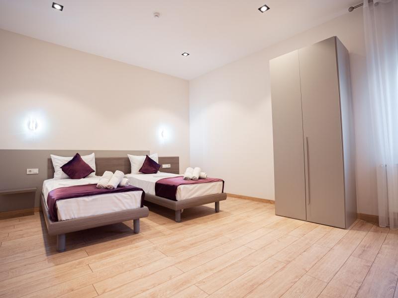5 Wood Hotel