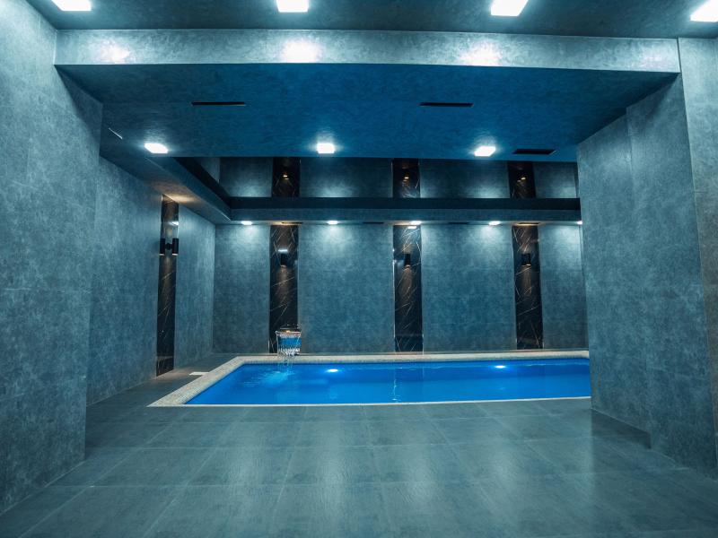 5 Wood Hotel