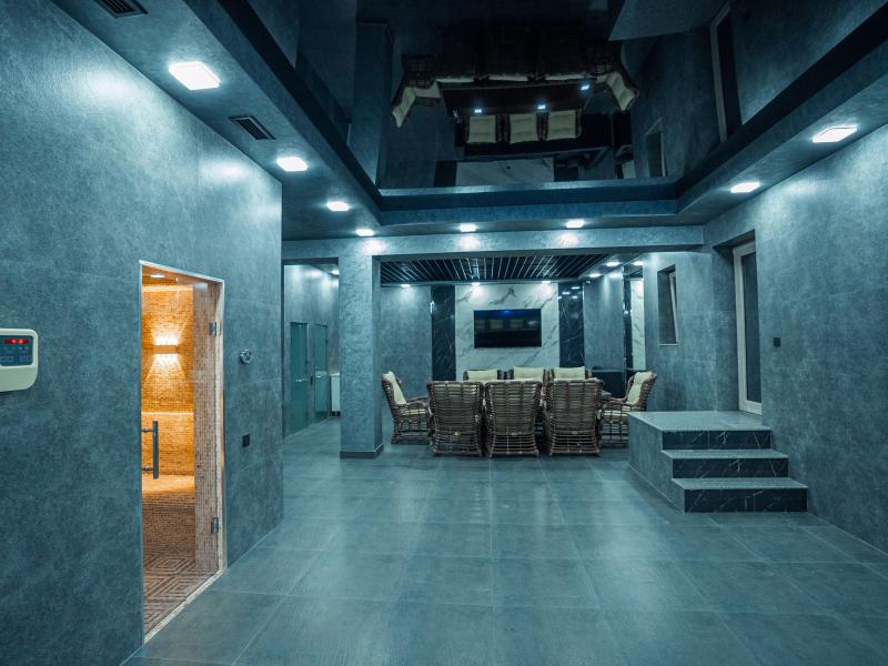 5 Wood Hotel
