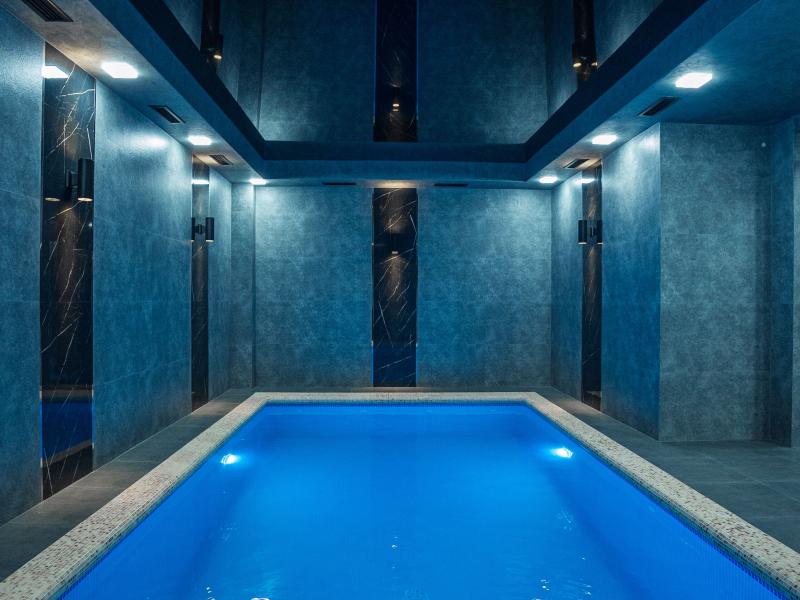 5 Wood Hotel