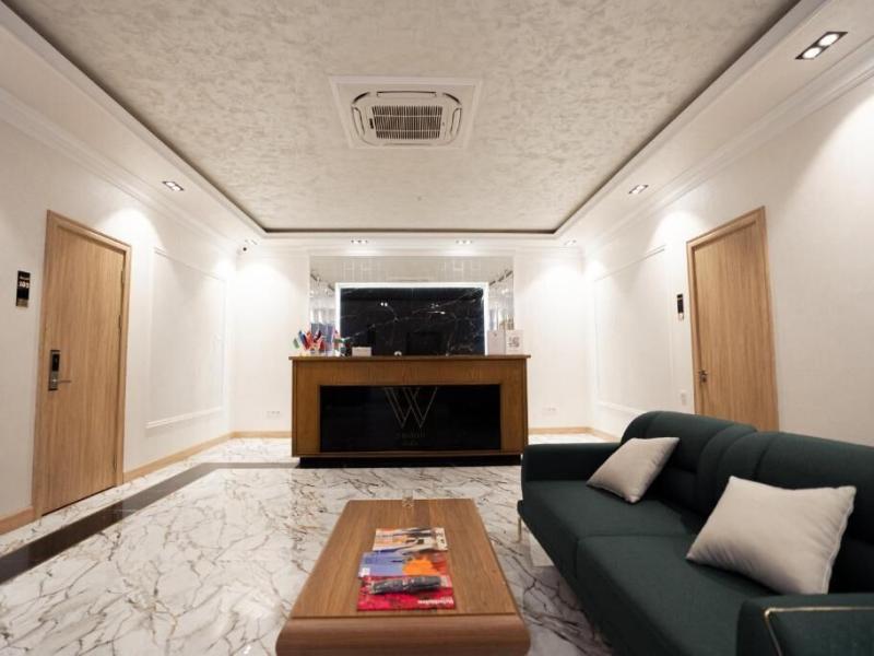 5 Wood Hotel