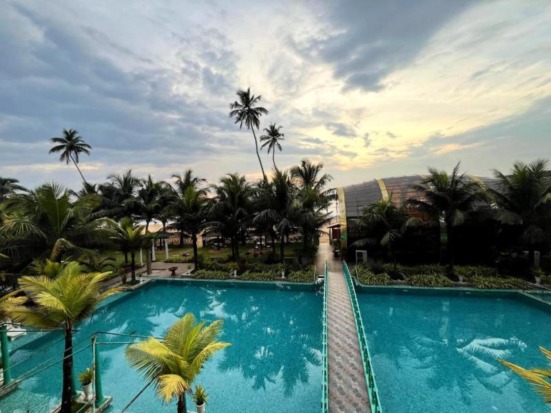 Aryana Queens Beach Resort