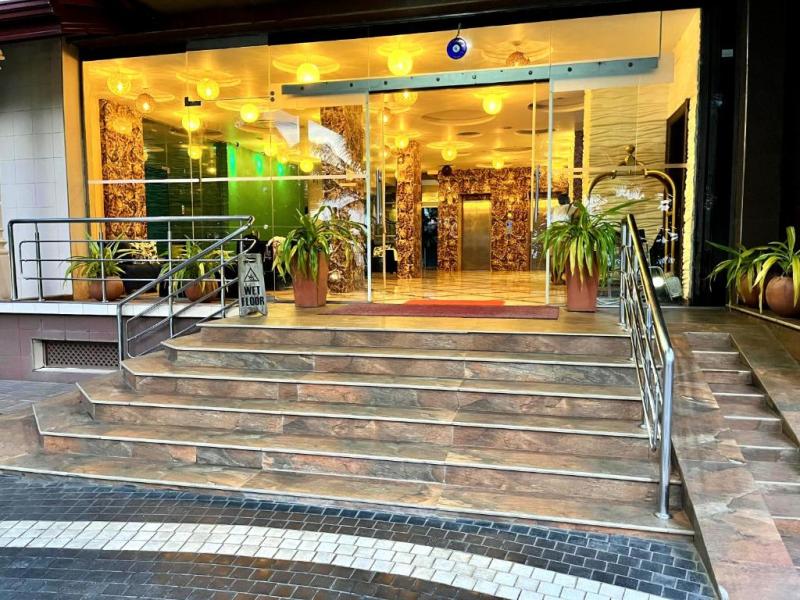 Aryana Queens Beach Resort