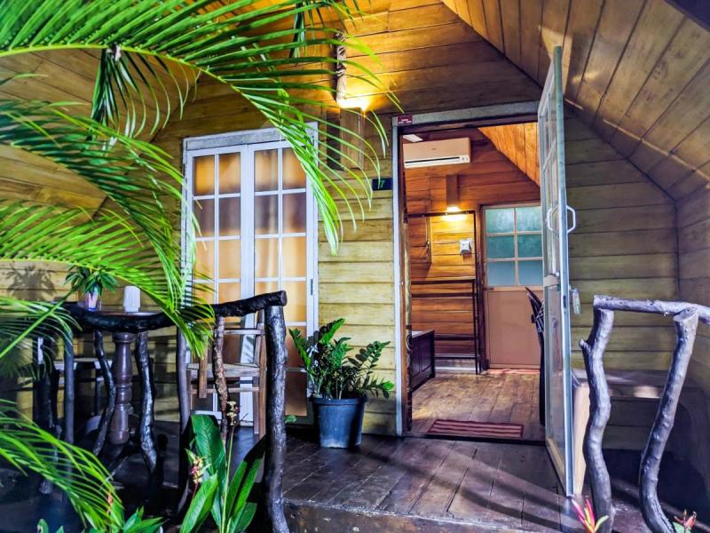 Emerald Guest House & Villa