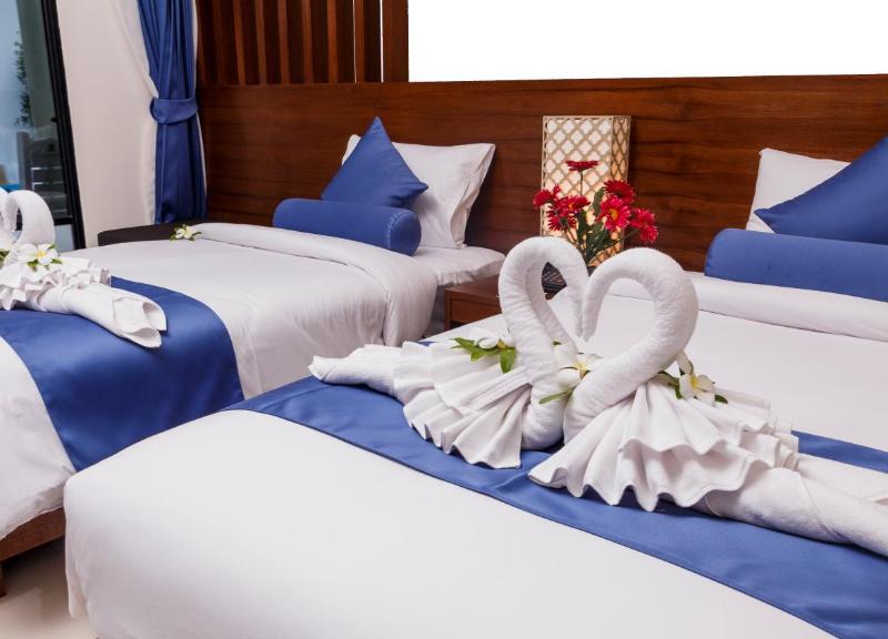 Tuana Hotels Brook Pool Access