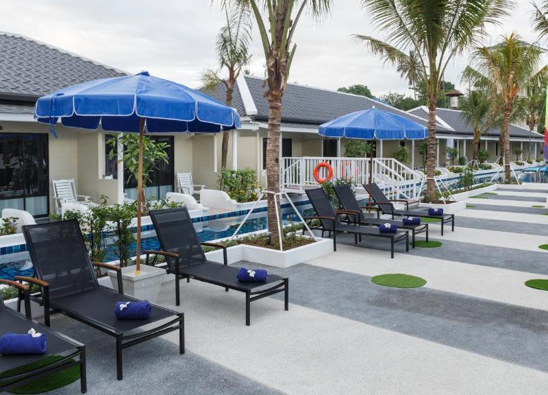 Tuana Hotels Brook Pool Access