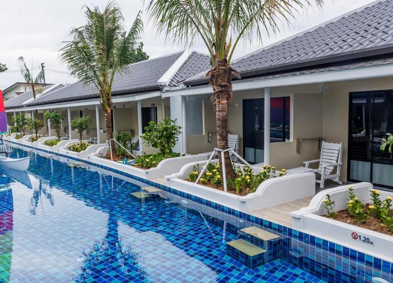 Tuana Hotels Brook Pool Access