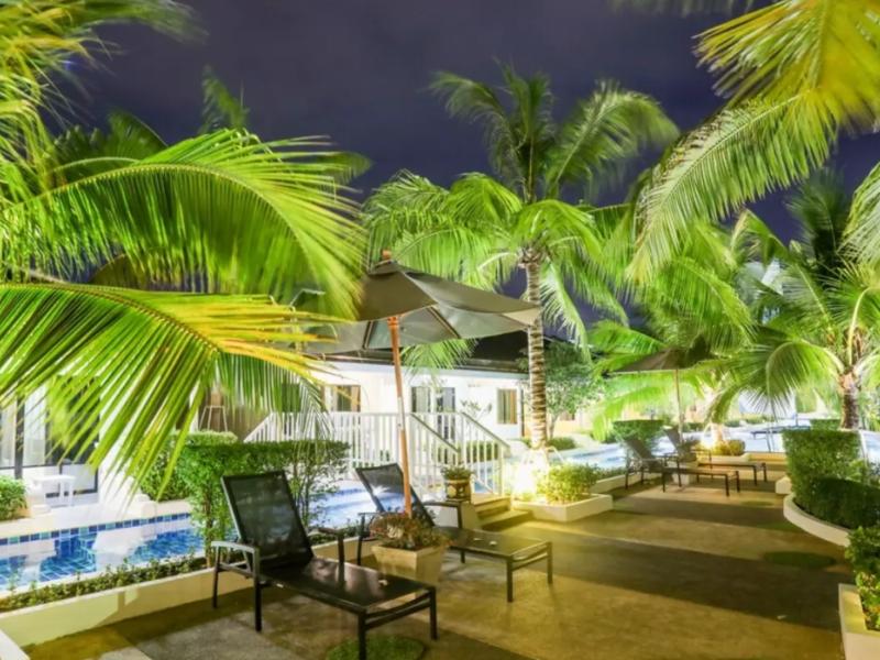 Tuana Hotels Brook Pool Access