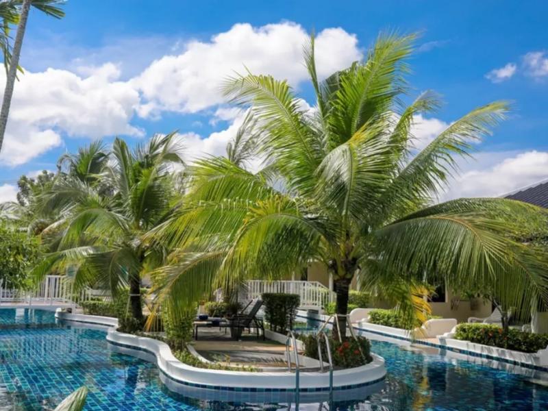 Tuana Hotels Brook Pool Access