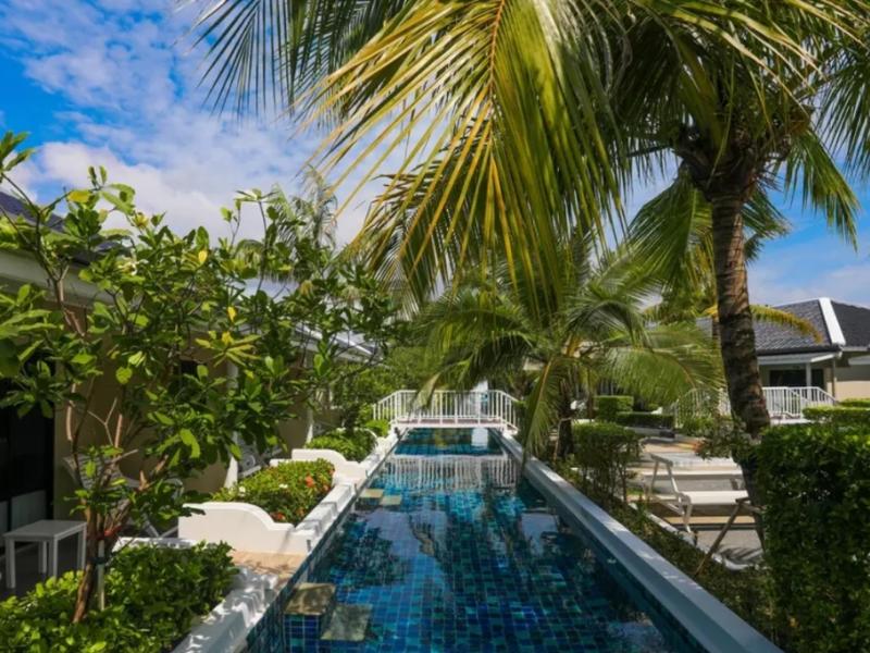 Tuana Hotels Brook Pool Access