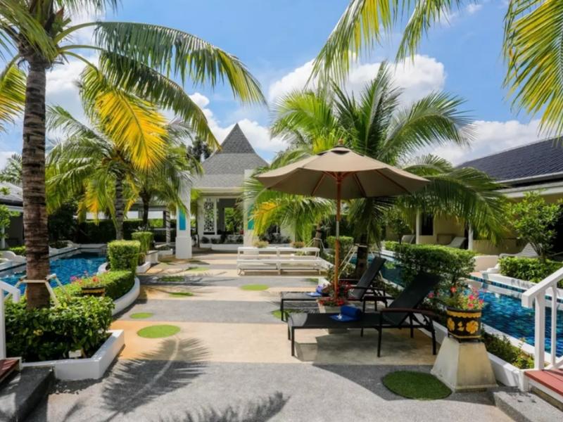 Tuana Hotels Brook Pool Access