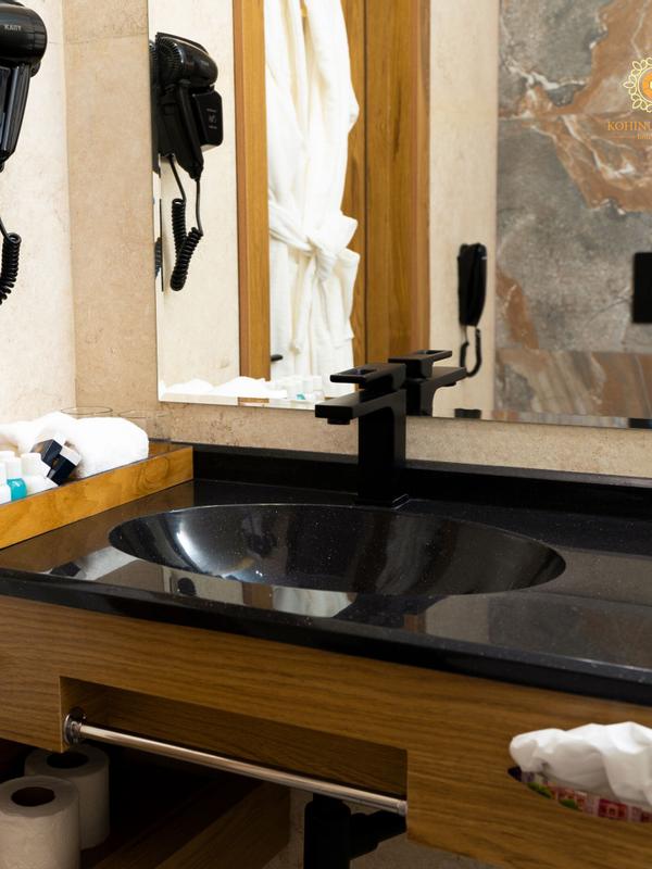 Kohinur Plaza