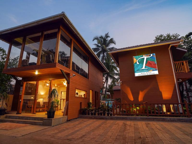 Treehouse Mars Beach Cottages