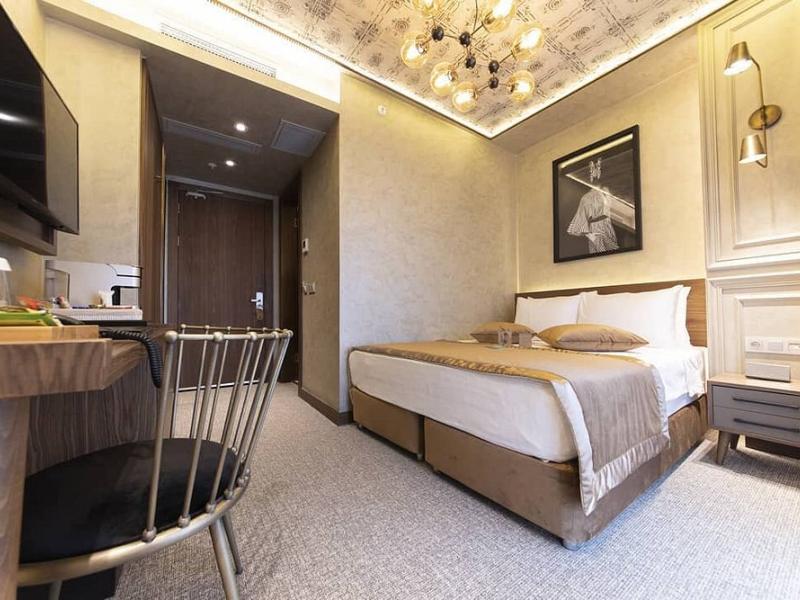 Tonight Hotel Port