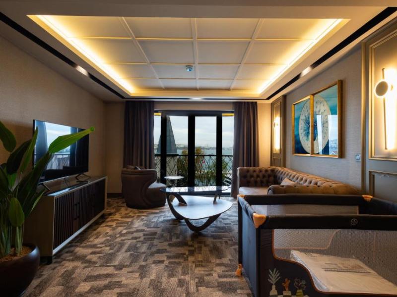 Tonight Hotel Port