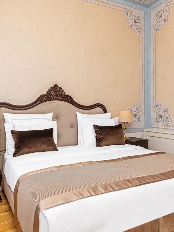 Meroddi Barnathan Hotel
