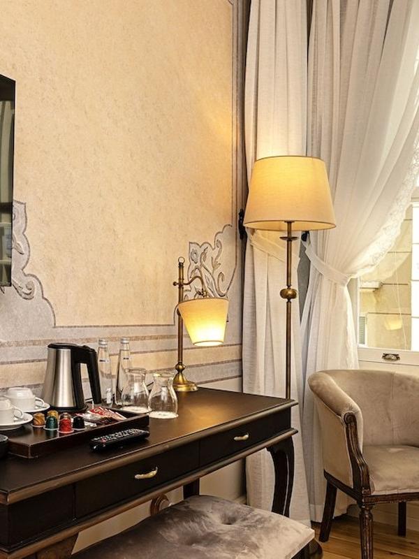 Meroddi Barnathan Hotel