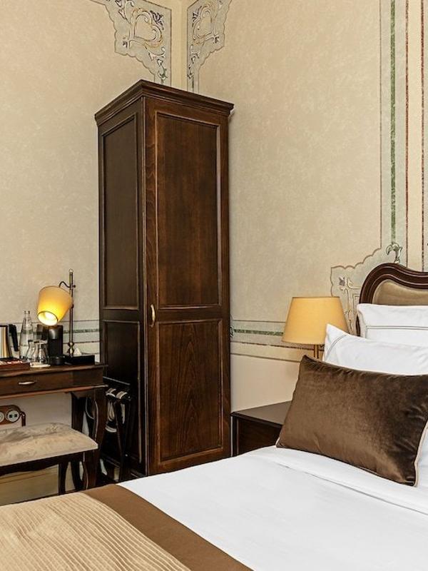 Meroddi Barnathan Hotel