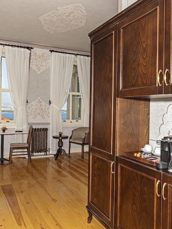 Meroddi Barnathan Hotel