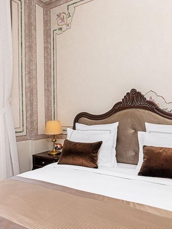 Meroddi Barnathan Hotel