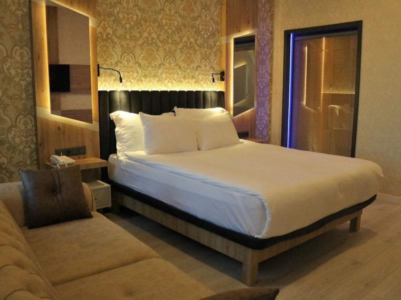 Isnova Hotel