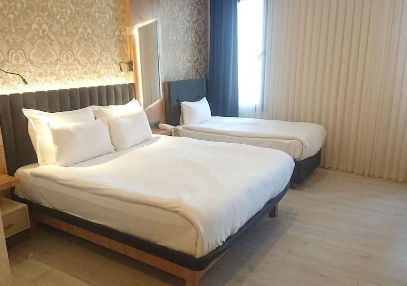 Isnova Hotel
