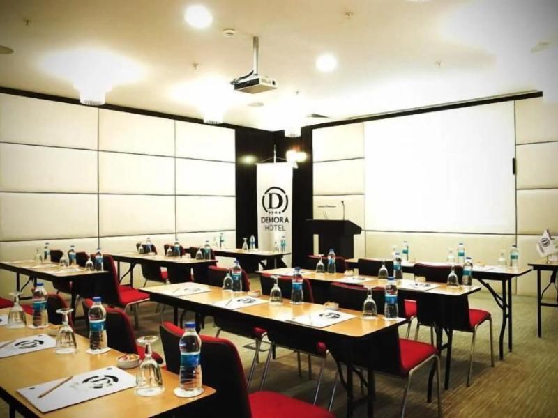 Demora Hotel