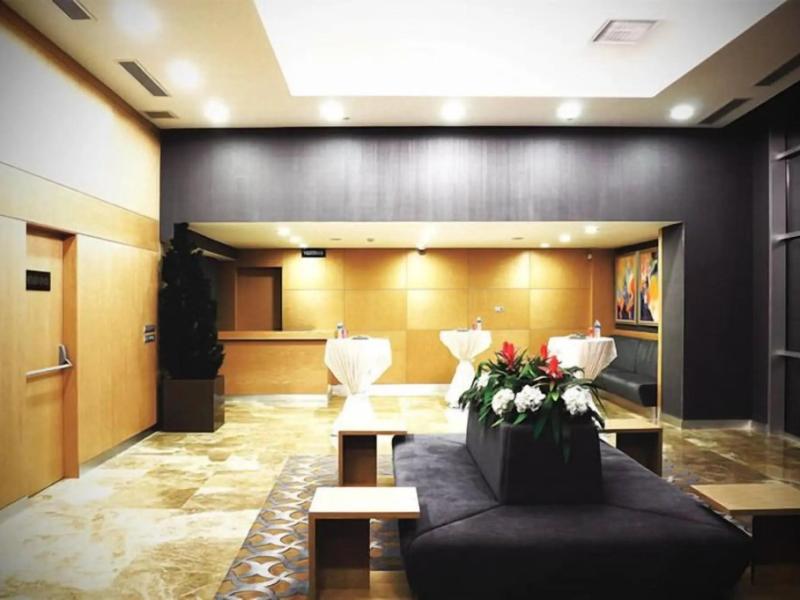 Demora Hotel