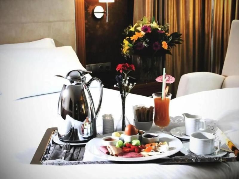 Demora Hotel