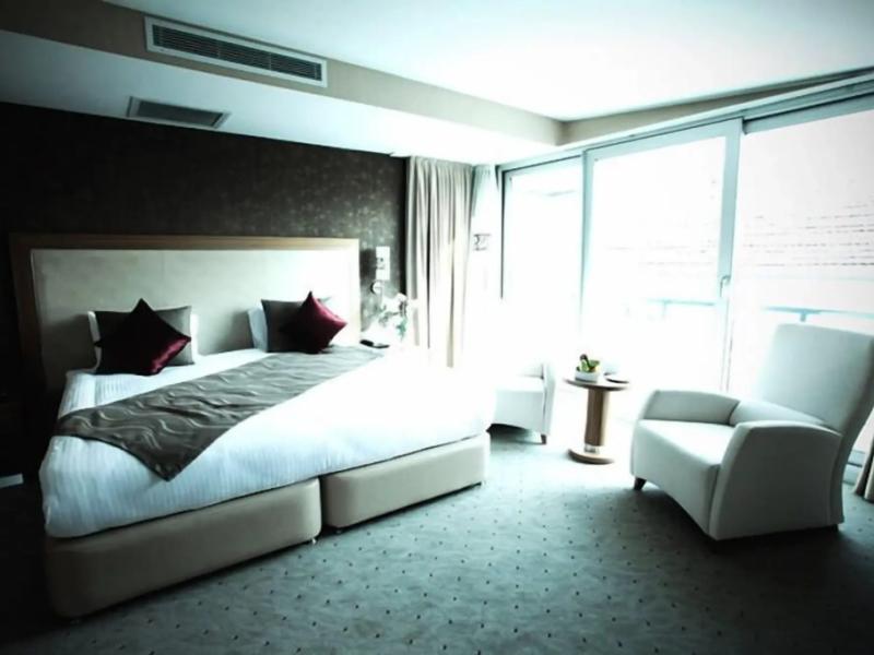 Demora Hotel