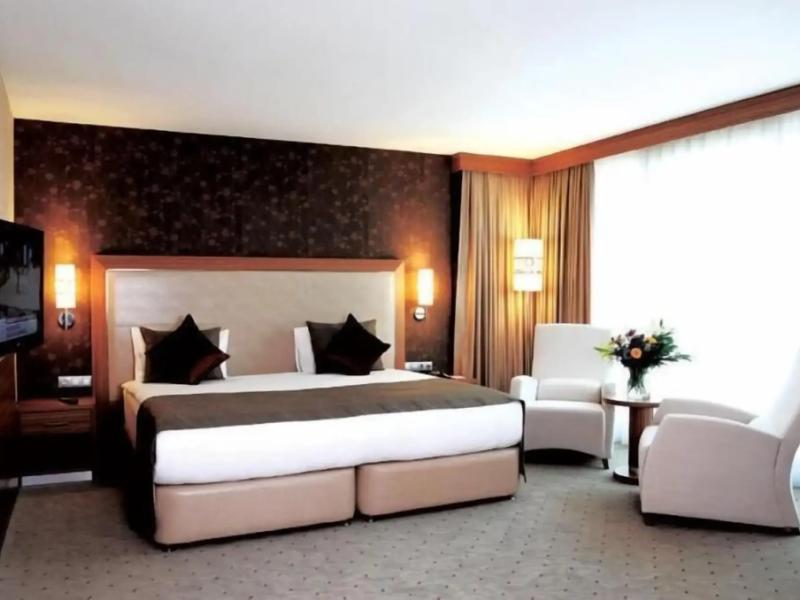 Demora Hotel