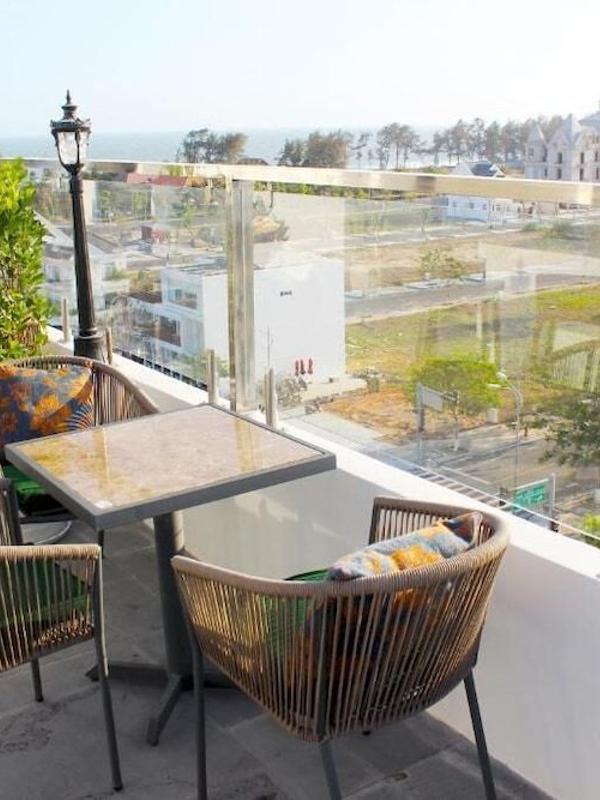 Emerald Ocean Hotel