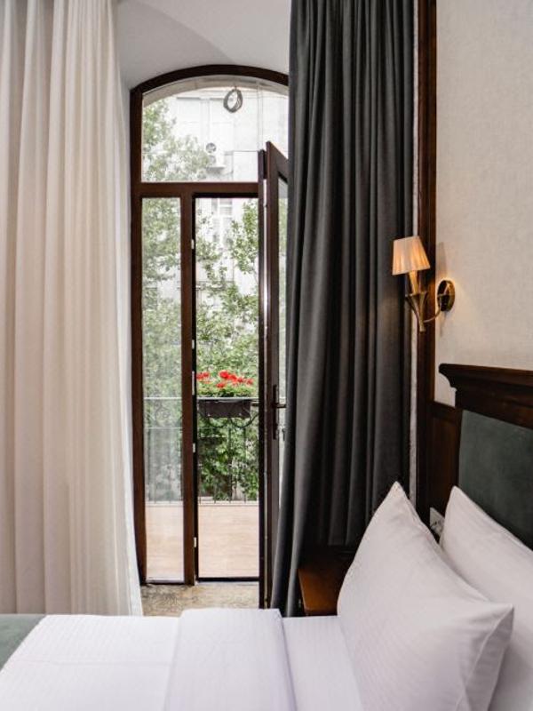 Midway Baku Hotel