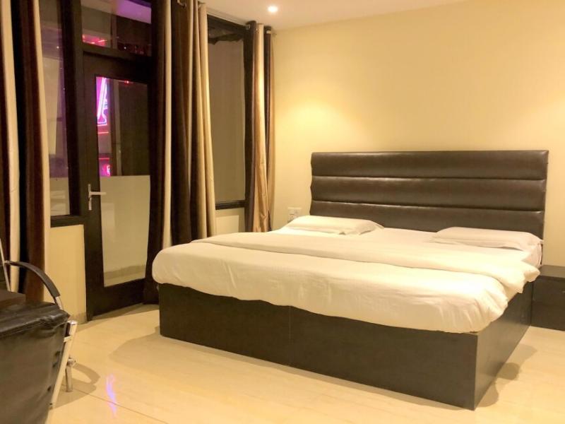 Solitaire Hotel
