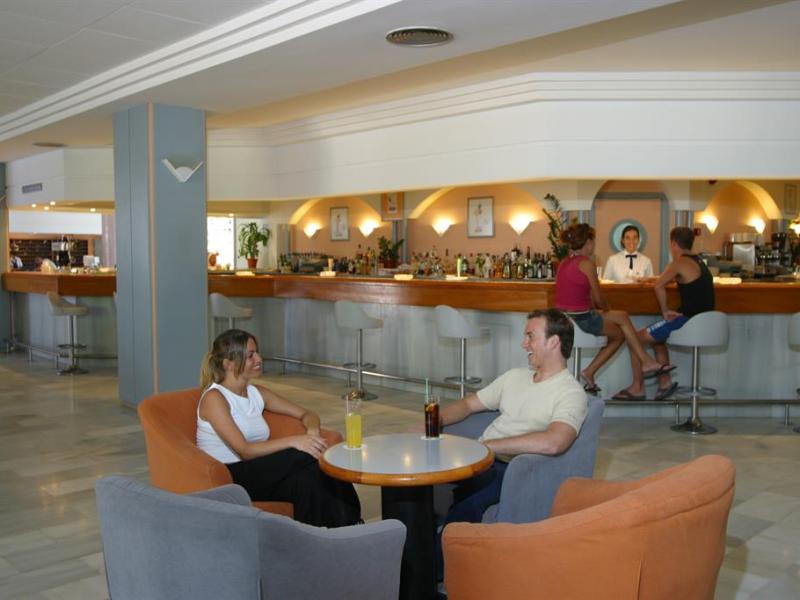 FERGUS Style Bahamas