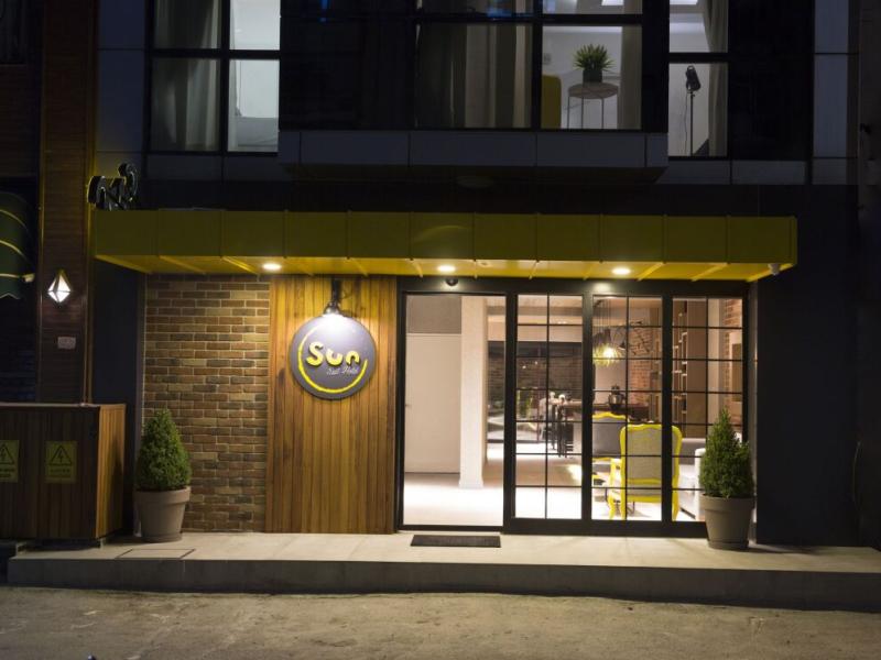 Sun Suit Hotel