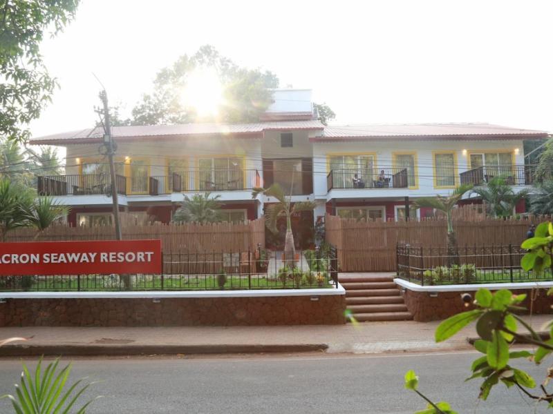Acron Seaway Resort