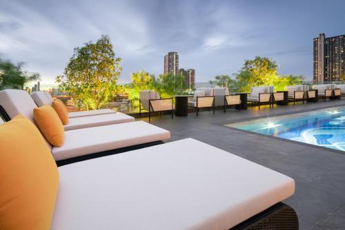 Ramada Plaza by Wyndham Bangkok Sukhumvit 48