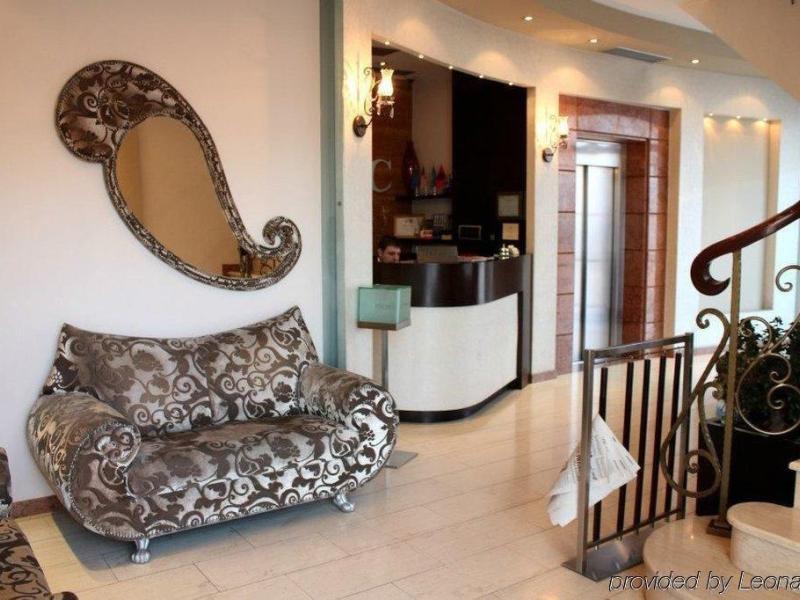 MonarC Hotel