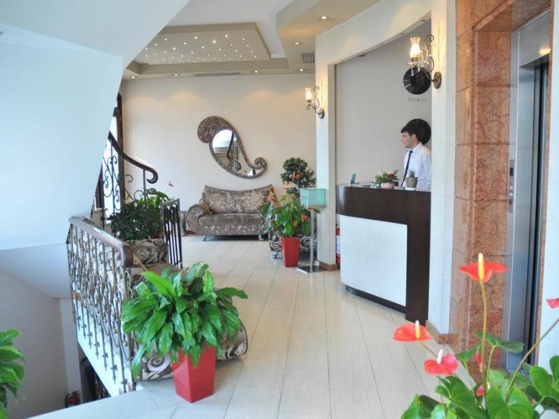 MonarC Hotel