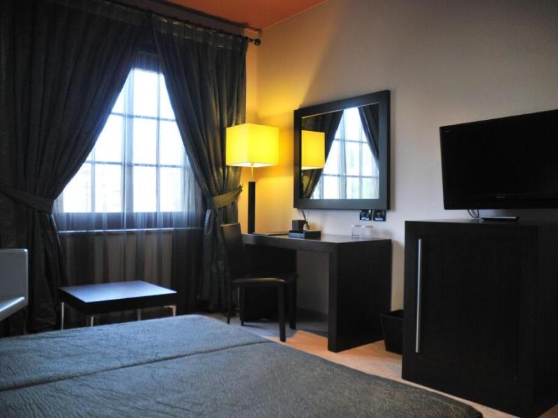 MonarC Hotel