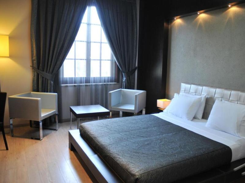 MonarC Hotel