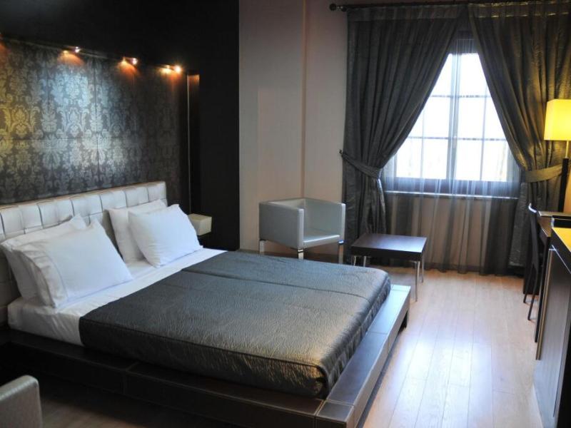 MonarC Hotel