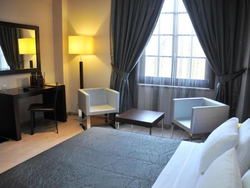 MonarC Hotel