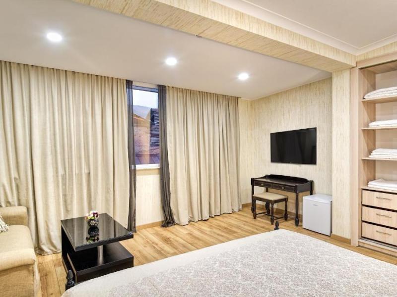 Q&B Hotel